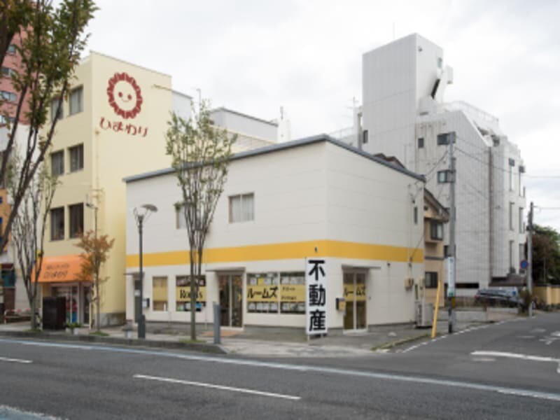 ルームズの外観