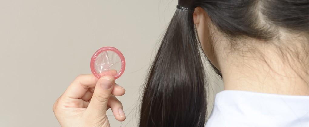 コンドームは必ず使用する