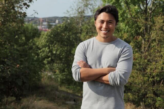 カットソーの男性