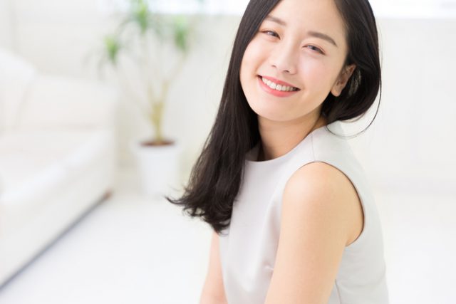 ノースリーブの女性
