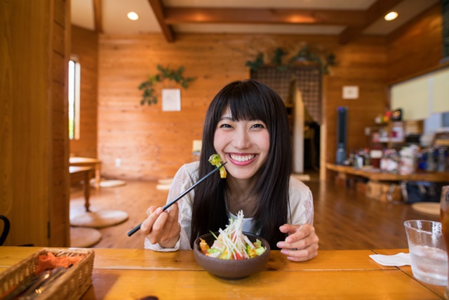 飲食している写真