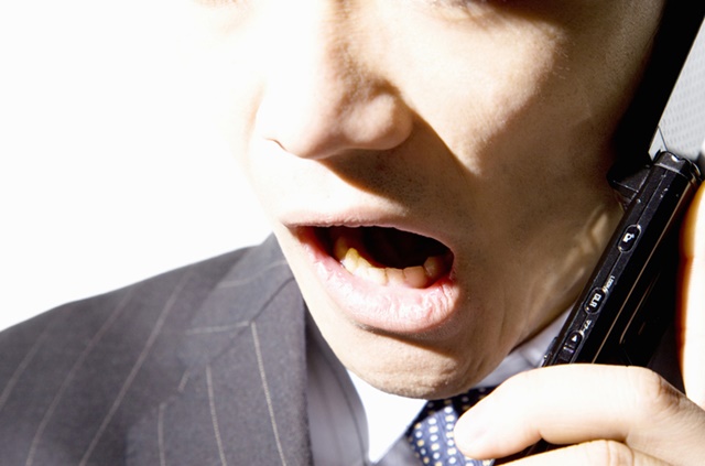 彼氏が怒鳴るイメージ図