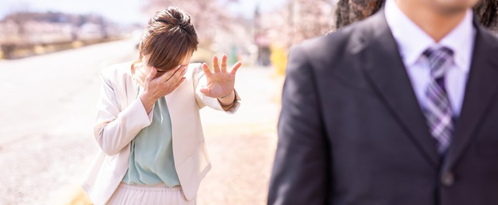 失恋を引きずるイメージ