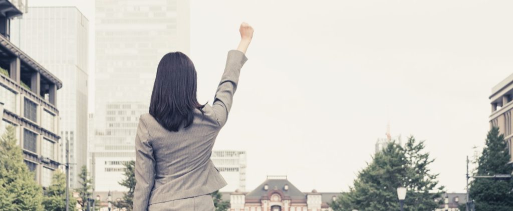 立ち直るために頑張るイメージ