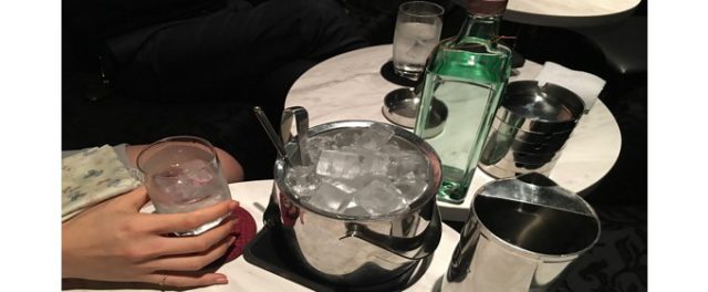 キャバクラやガールズバーで美女を口説く