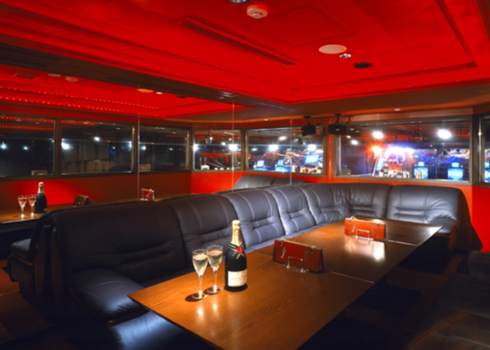 Bee 新宿店　内装3