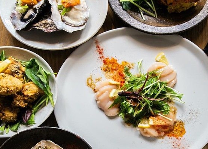 イザカヤキツネ食事1