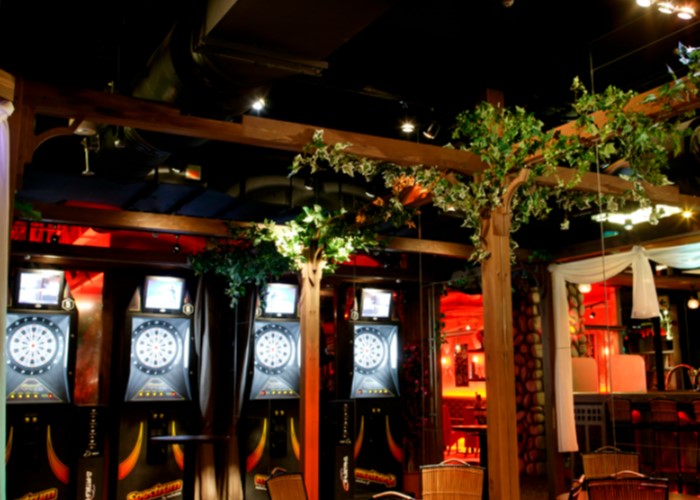 ダイニングダーツバー Bee 難波店3