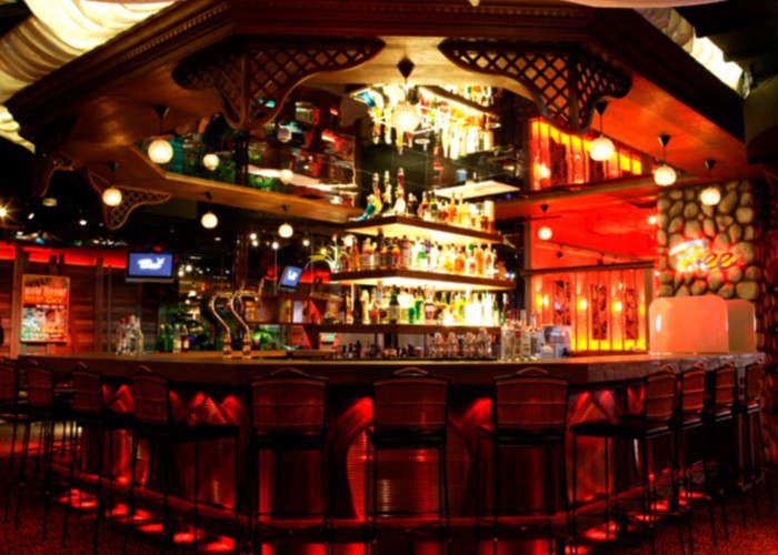 ダイニングダーツバー Bee 難波店2