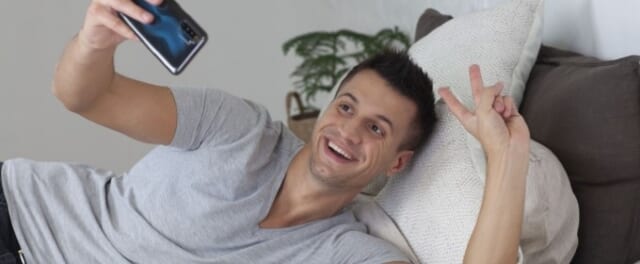 ビデオ通話の時は服装や見た目を整える