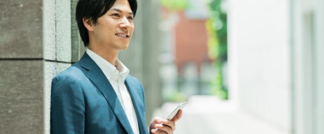 平日に会おうとしてくる