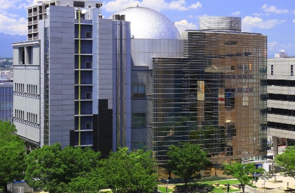 四日市市立博物館 外観