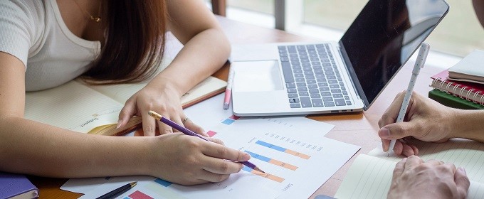 お金持ちアピに注意