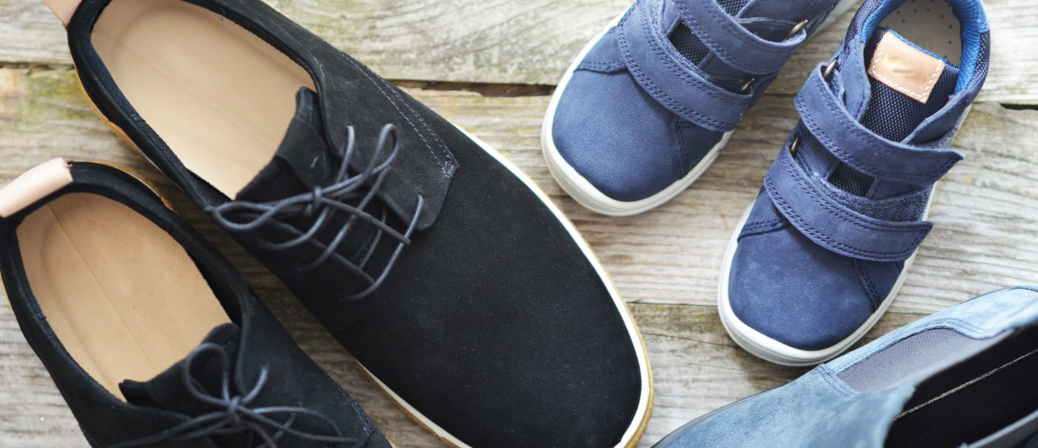 中国人が靴を脱ぐイメージ