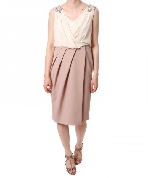 ベージュのドレス