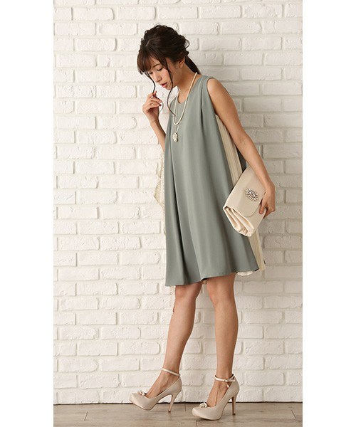 バイカラーデザインのドレス