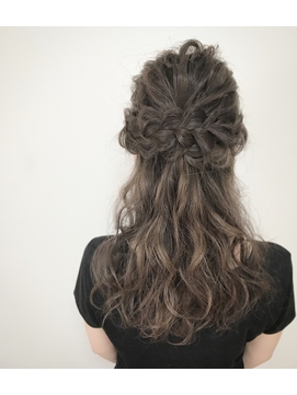 三つ編みハーフアップ