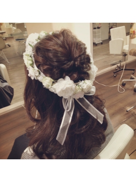 ミディアムの花嫁向け！フラワーヘア