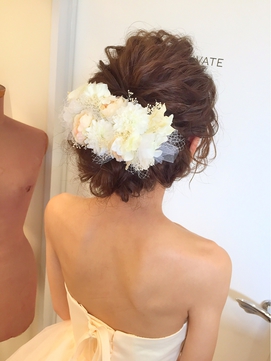 ロングの花嫁向け！フラワーヘア