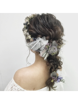 ホワイトフラワーの花嫁ヘア