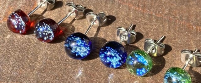 ガラスのアクセサリーが買える