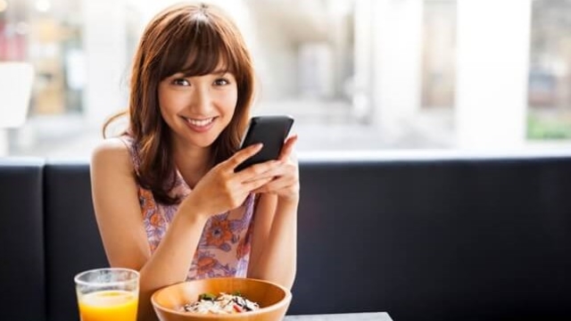 「楽しそうな」＋「上半身アップ」2