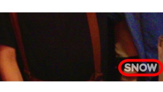 写真の下部にアプリのクレジットが入っているのは確実に加工