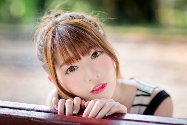 顔アップの女性