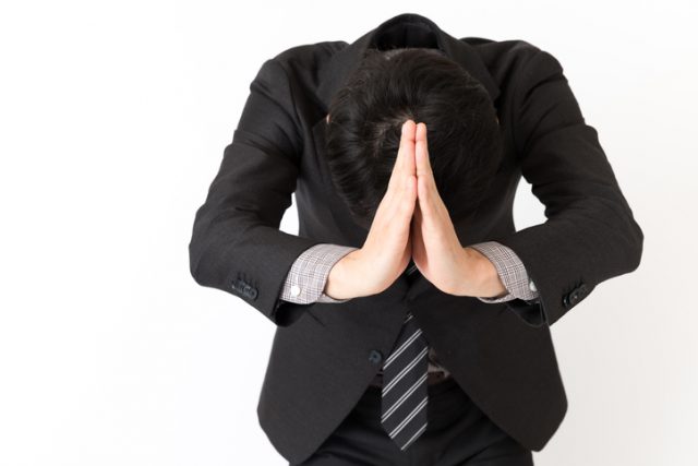 彼女 怒らせた 男性 謝罪