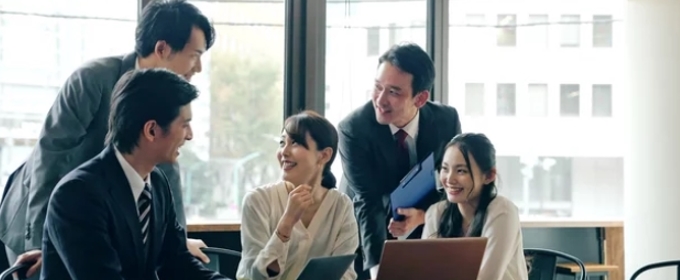 職場で出会いを探す