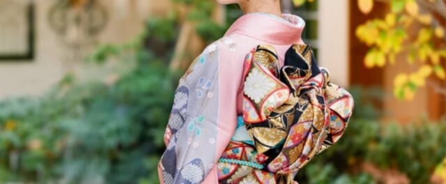 和服を着た女性の画像