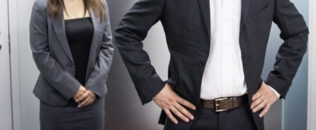 店員へ大柄な態度をとらない