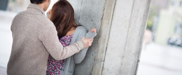 過度なスキンシップのイメージ